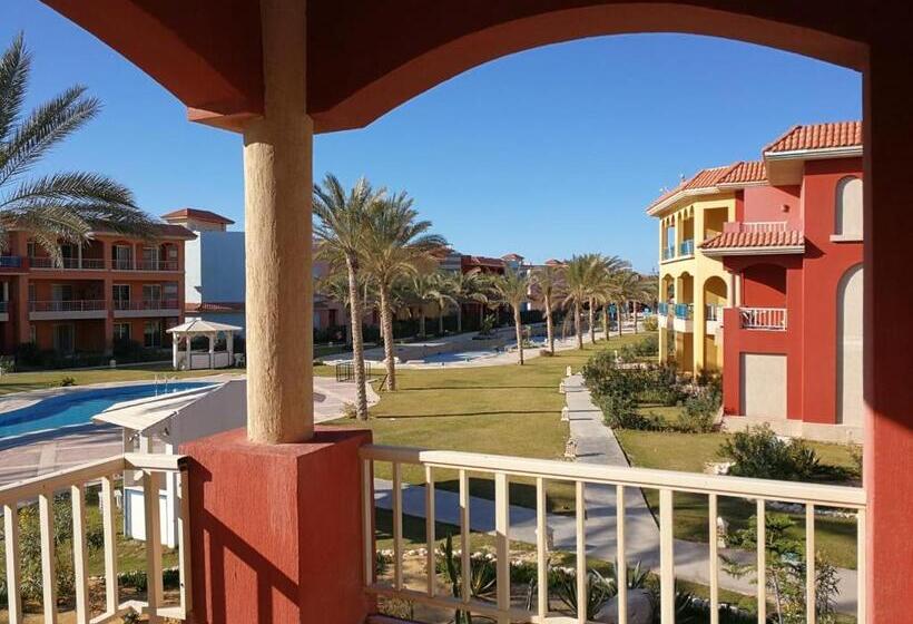 استودیو استاندارد با چشم‌انداز استخر, شاليهات بورتو مطروح فيو بحر Porto Matrouh Sea View Families Only