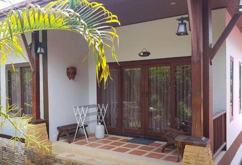 סטודיו משפחתי, Niracha Chaweng House