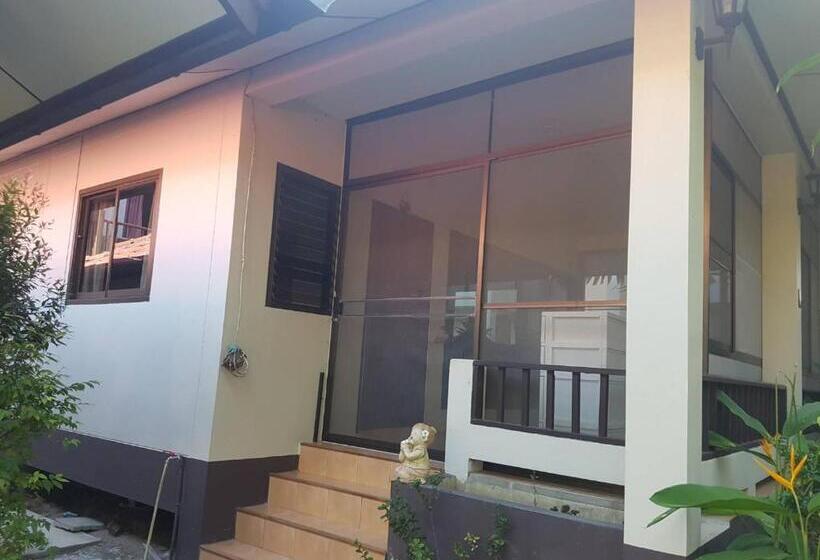 בקתה סטנדרטית, Niracha Chaweng House