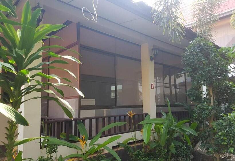 スタンダードバンガロー, Niracha Chaweng House
