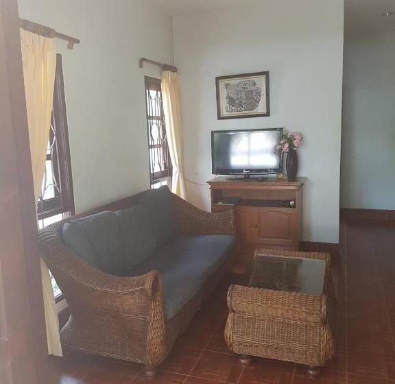 בקתה סטנדרטית, Niracha Chaweng House