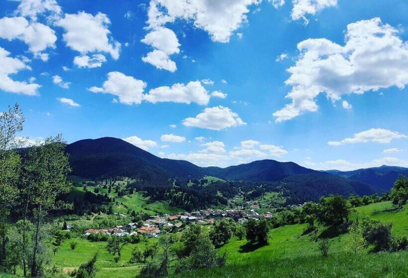 Quarto Estandar com Sacada, къща за гости романс
