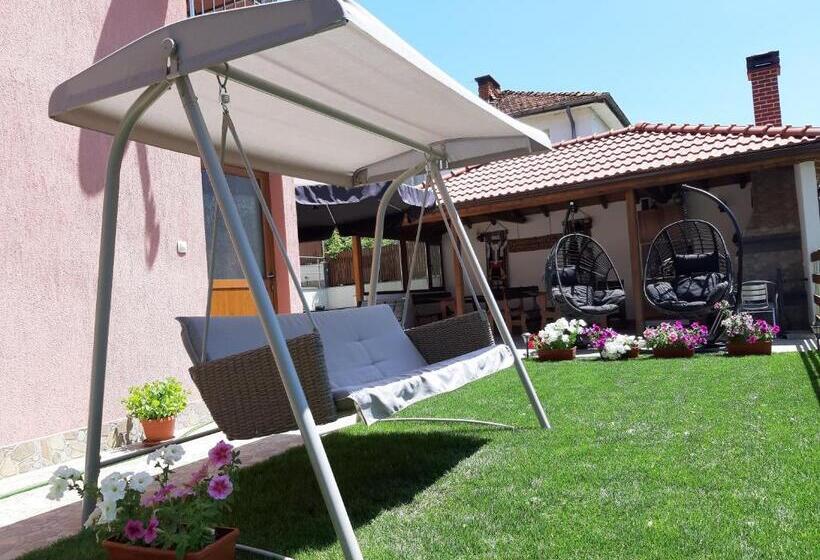 Quarto Estandar com Sacada, къща за гости романс