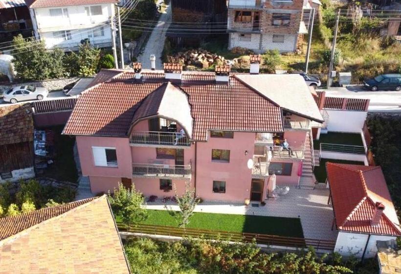 Quarto Estandar com Sacada, къща за гости романс