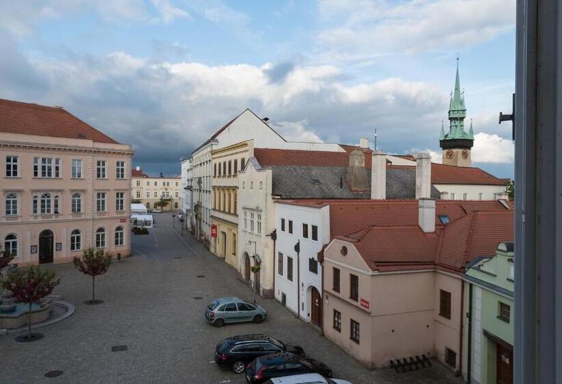 سوییت خانوادگی, Penzion Harvart