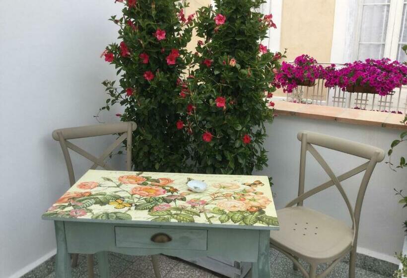 اتاق لوکس با بالکن, Casa 28