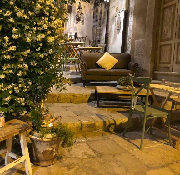 اتاق لوکس با بالکن, Casa 28