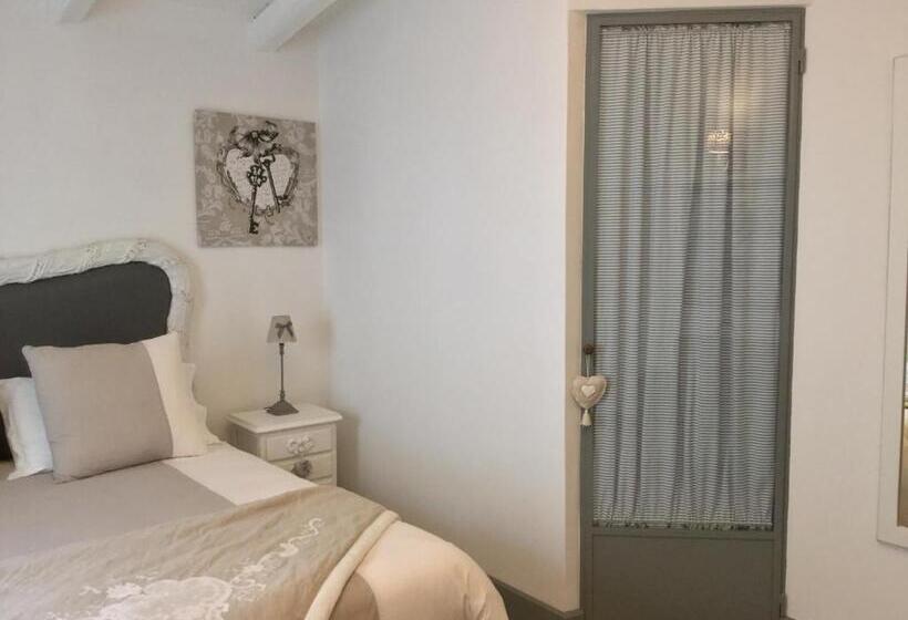 اتاق لوکس با بالکن, Casa 28