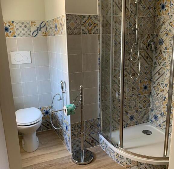 اتاق اکونومی, Domus Fieschi Rooms