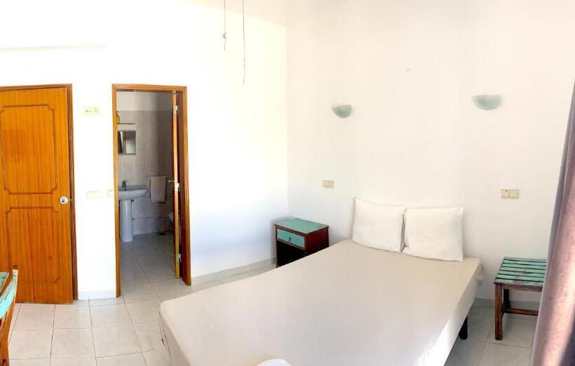 اتاق استاندارد با تراس, The Central Guesthouse