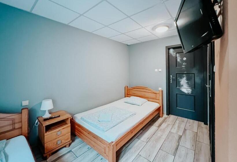 اتاق استاندارد سه نفره, Hostel Filip