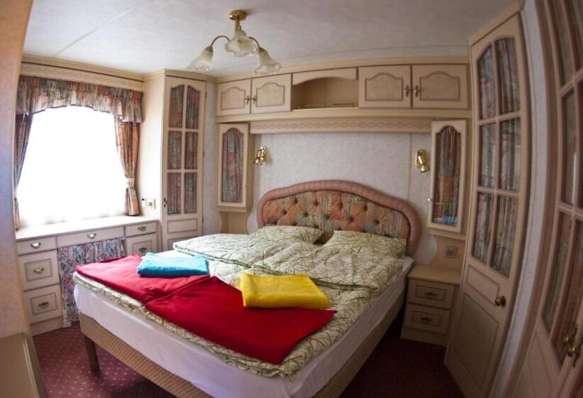 بانگلوی استاندارد, Hostel Filip