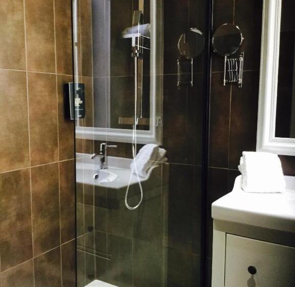 Номер Стандарт, Hôtel Du Commerce