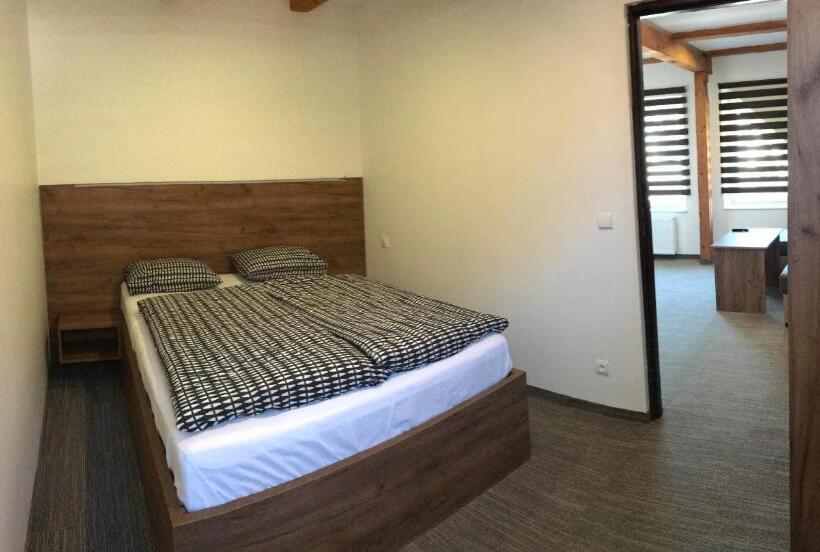 Апартаменты 2 Спальни, Restauracja Ibiza