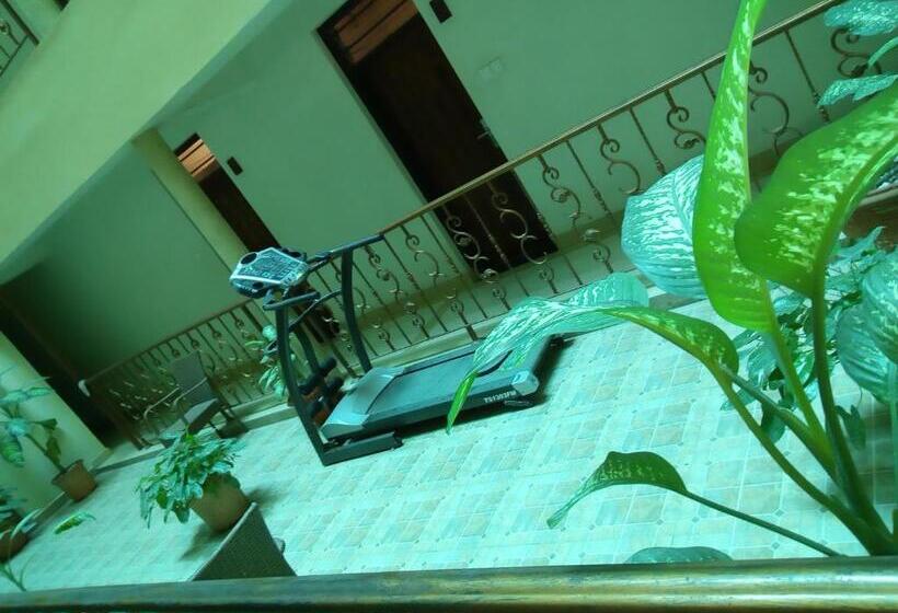 سوییت اجرایی, Lambada Holiday Resort