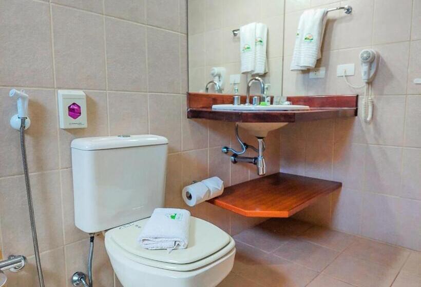 اتاق لوکس سه تخته, Pousada Victoria Villa By Nacional Inn   A 800 Metros Da Vila Capivari