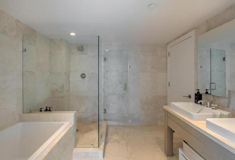 Apartamento 2 Dormitórios, Luxurious Private Condo At 1 Hotel & Homes   1545