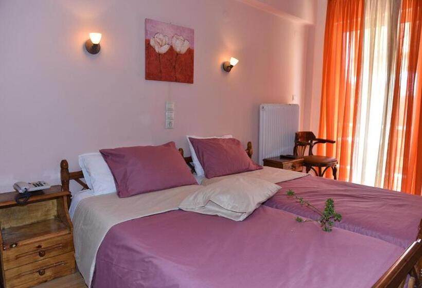 Habitació Triple Estàndard amb Balcó, 40 Platania
