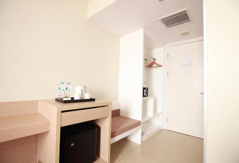 Номер Deluxe, Swissbelinn Airport Jakarta