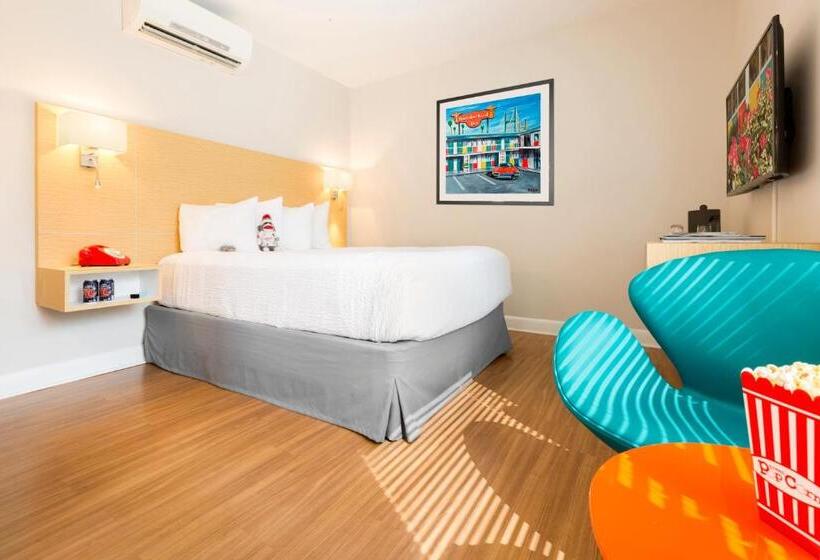 اتاق استاندارد با تخت بزرگ, The Thunderbird Inn