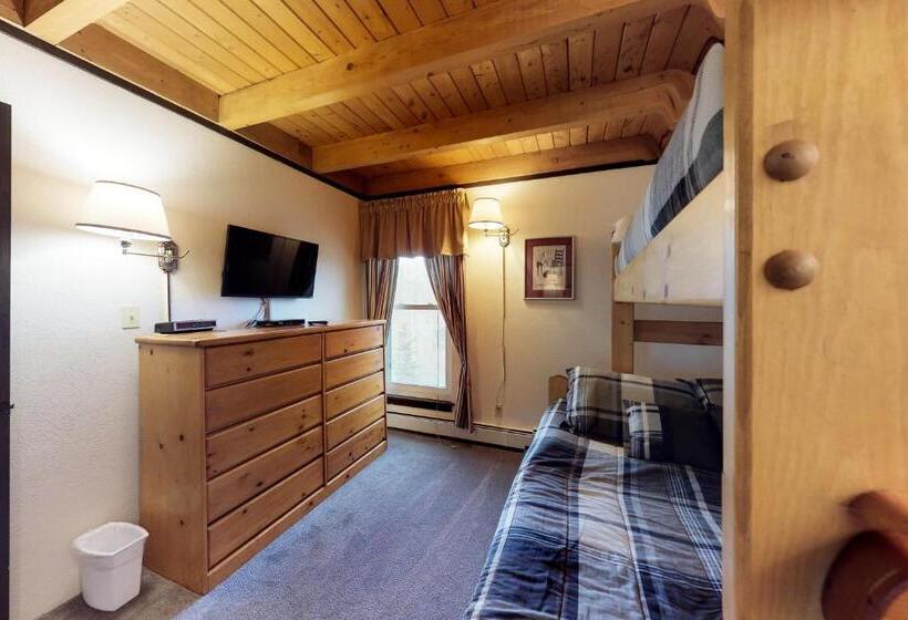 آپارتمان 2 خوابه, Treehouse 108