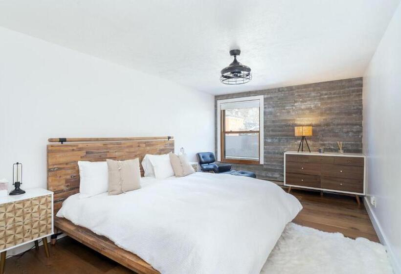 ２ベッドルームハウス, Colorado Ave East 101   Ski Loft House