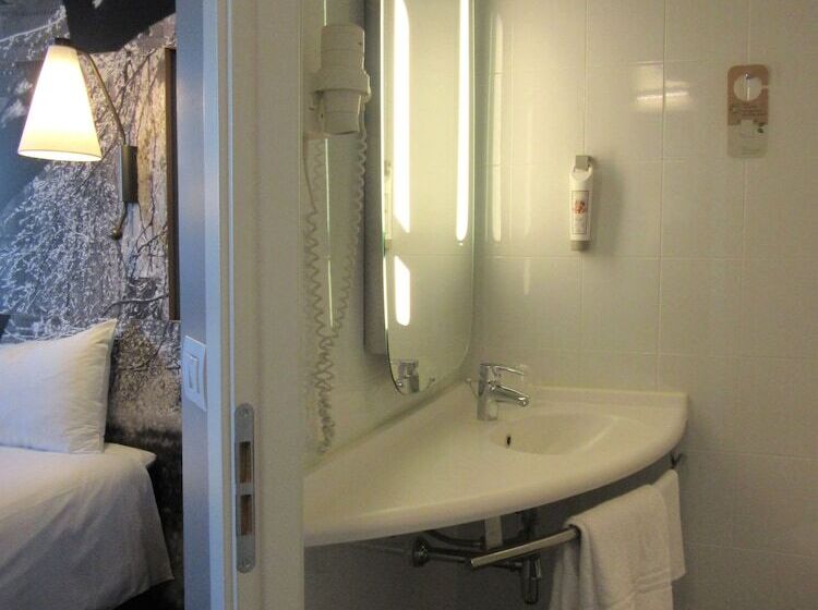 Quarto Estandar Cama Casal, Ibis Milano Fiera