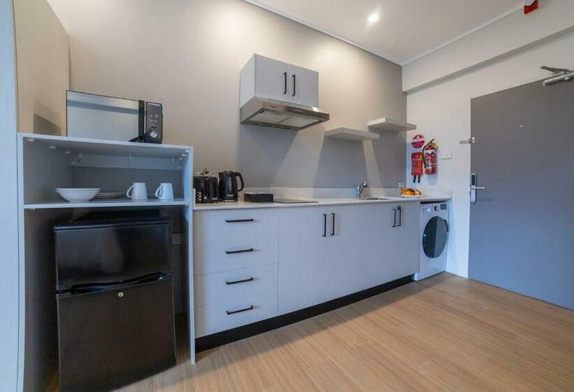 스탠다드 스튜디오, Toorak Central