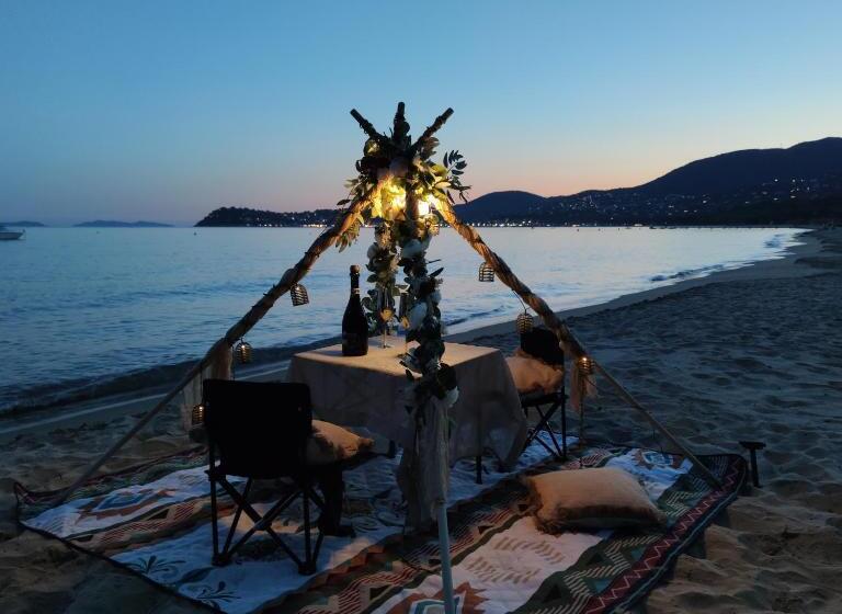 Номер Стандарт с Гидромассажем, Le Demeure De Poulpican Chambre La Grotte Jacuzzi Charme Romantique Terrasse Privée 300m Plage Et Re