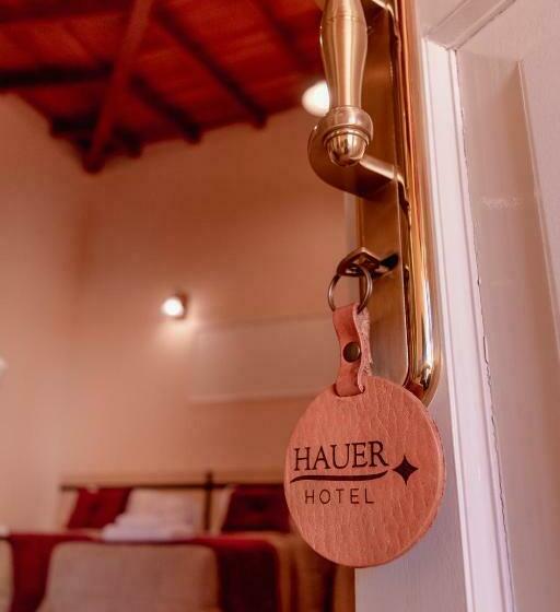 Номер Superior, Hauer