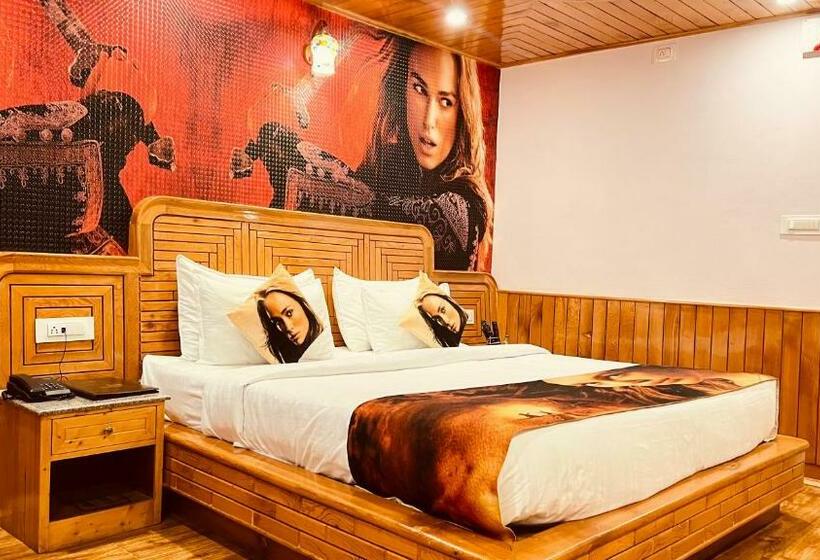 غرفة ديلوكس, Smuggler Resort Near Khatusham & Hadimba Temple With Parking & Swimming Pool