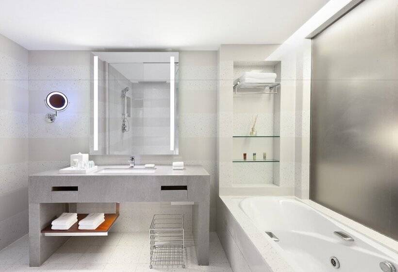 Номер Стандарт с Балконом Вид на Сад, Four Points By Sheraton Shenzhou Peninsula Resort