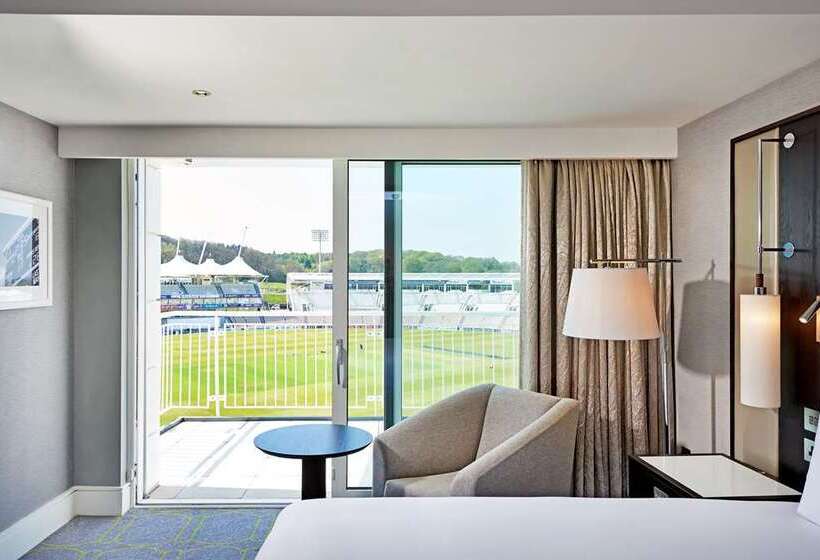 Номер Deluxe Адаптированный для Инвалидов, Hilton Southampton   Utilita Bowl
