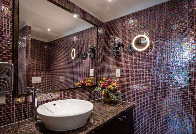 Люкс Кровать Кинг, Hilton Southampton   Utilita Bowl