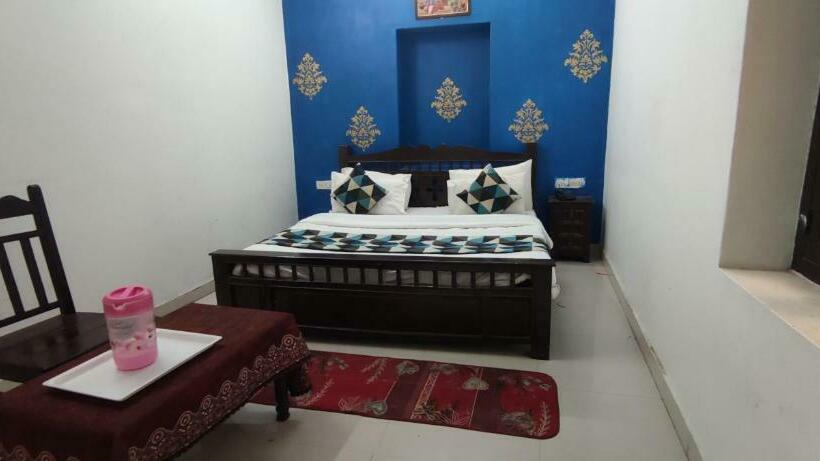 Quarto Deluxe, Golden Tulip Jaisalmer