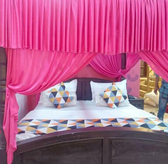Quarto Deluxe, Golden Tulip Jaisalmer