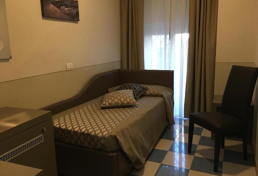 اتاق استاندارد یک نفره, Alessi Hotel Trattoria