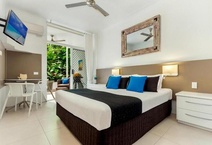 Студио Стандарт Вид на Сад, By The Sea Port Douglas
