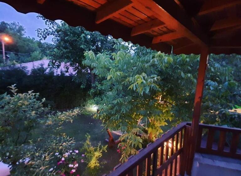 Номер Стандарт с Балконом, Beyazev Buti̇k Otel Maşuki̇ye