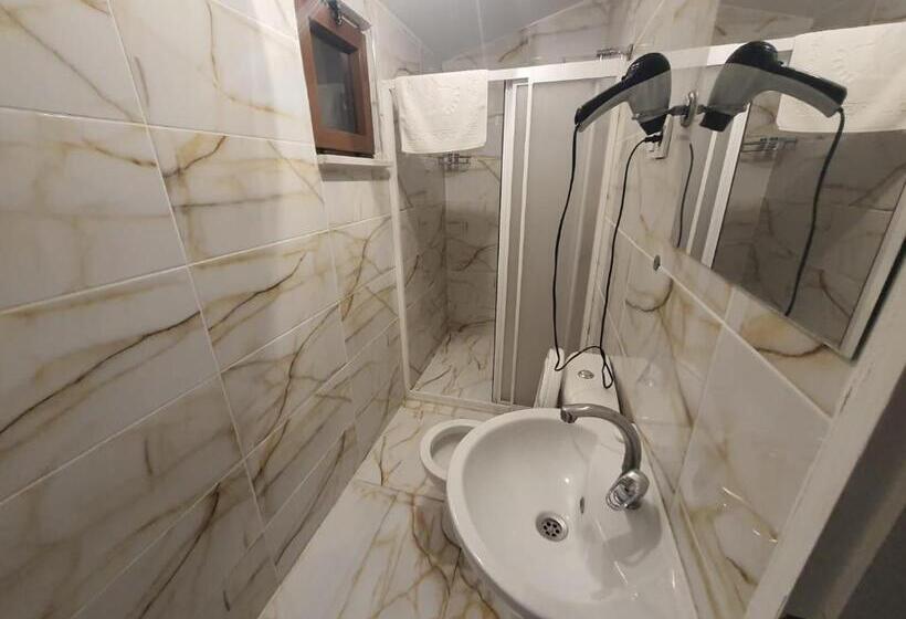 Номер Стандарт с Балконом, Beyazev Buti̇k Otel Maşuki̇ye