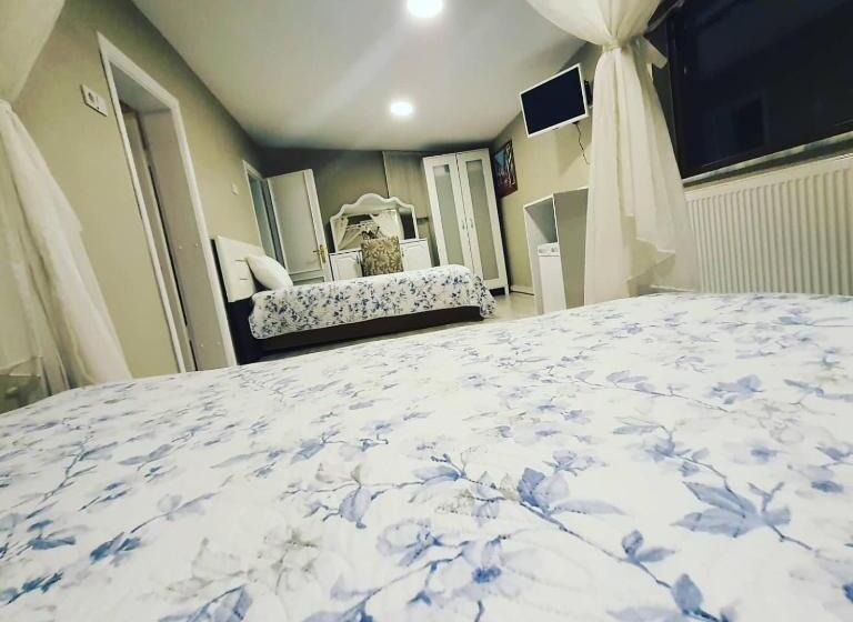 Трехместный Номер Базовый, Beyazev Buti̇k Otel Maşuki̇ye