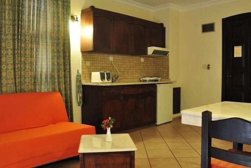 דירת חדר, Club Turquoise Apartments