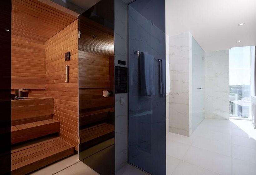 سوئیت با تخت بزرگ, Hilton Tallinn Park