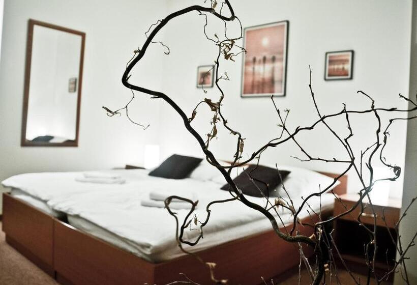 Quarto Estandar, Penzion G