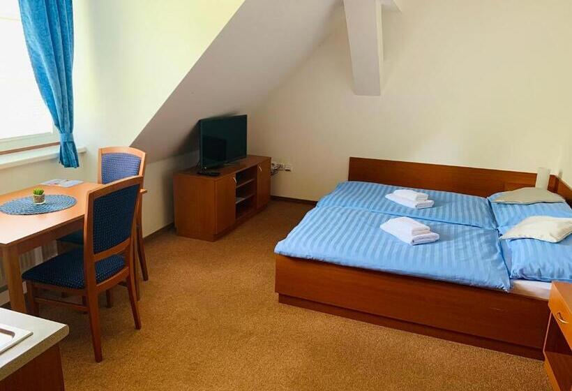 Quarto Estandar, Penzion G