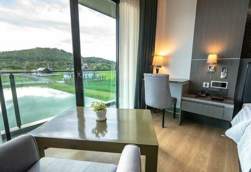 带大床的标准间, Pim Pool Villa Nan