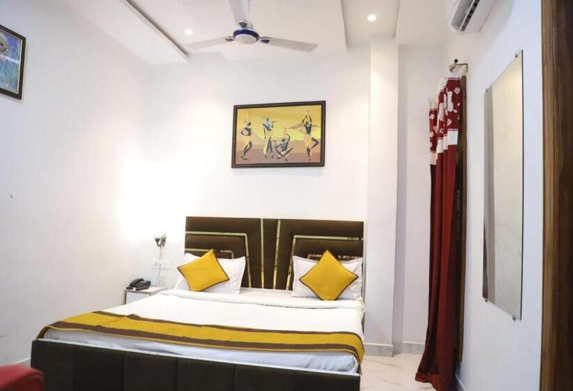 Quarto Deluxe, Virasat Palace