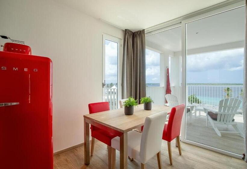 اتاق لوکس با بالکن و چشم‌انداز دریا, Chogogo Dive & Beach Resort Bonaire