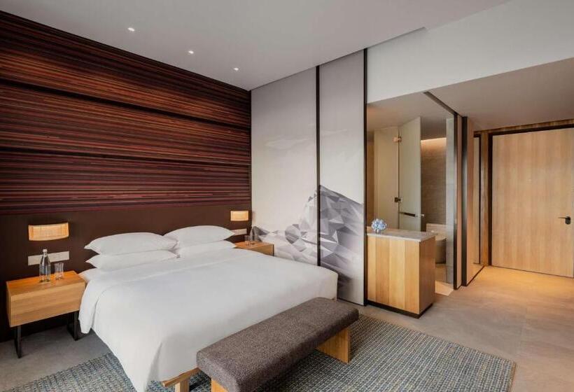 스탠다드 룸 킹사이즈 침대, Hyatt Centric Kota Kinabalu