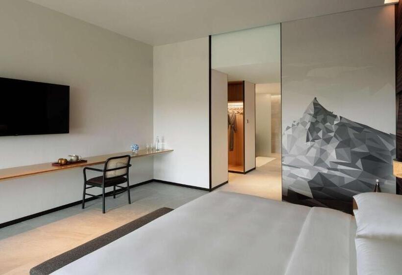 전망 디럭스룸 킹침대, Hyatt Centric Kota Kinabalu